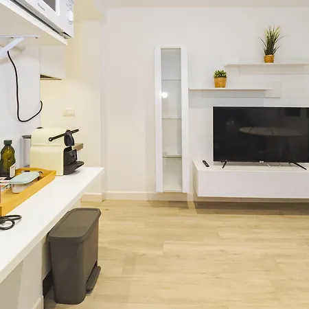 Cubo's Front Line Apartment *