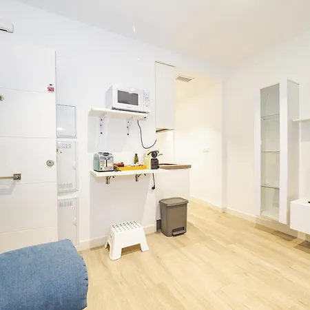 Cubo's Front Line Apartment *